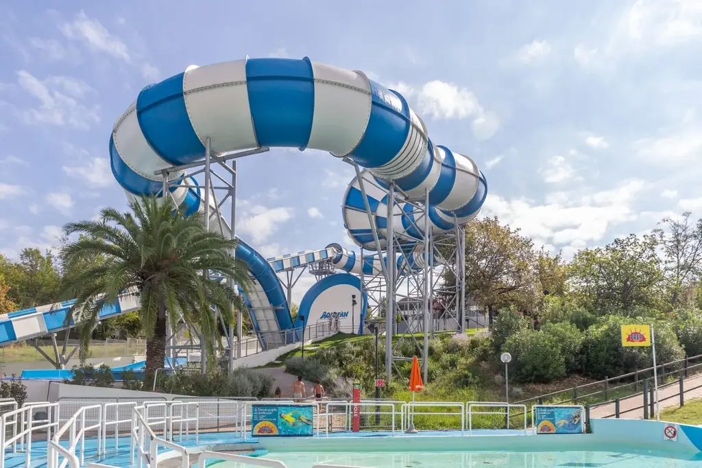 Toboggans aquatiques à l'Aquafan Riccione