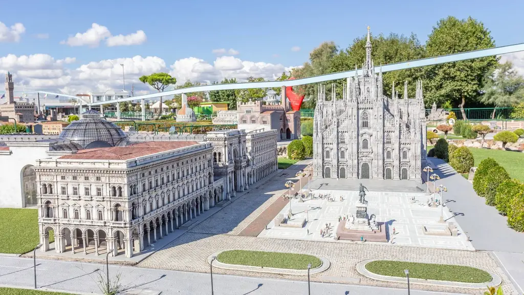 La reproduction miniature de la Piazza Duomo de Milan avec le Dôme et la Galerie Victor-Emmanuel