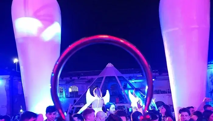 Villa delle Rose Misano, discoteca con giardino e piscina