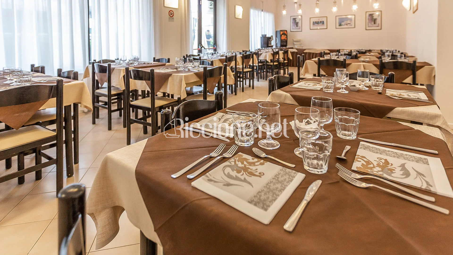 Restaurant hall