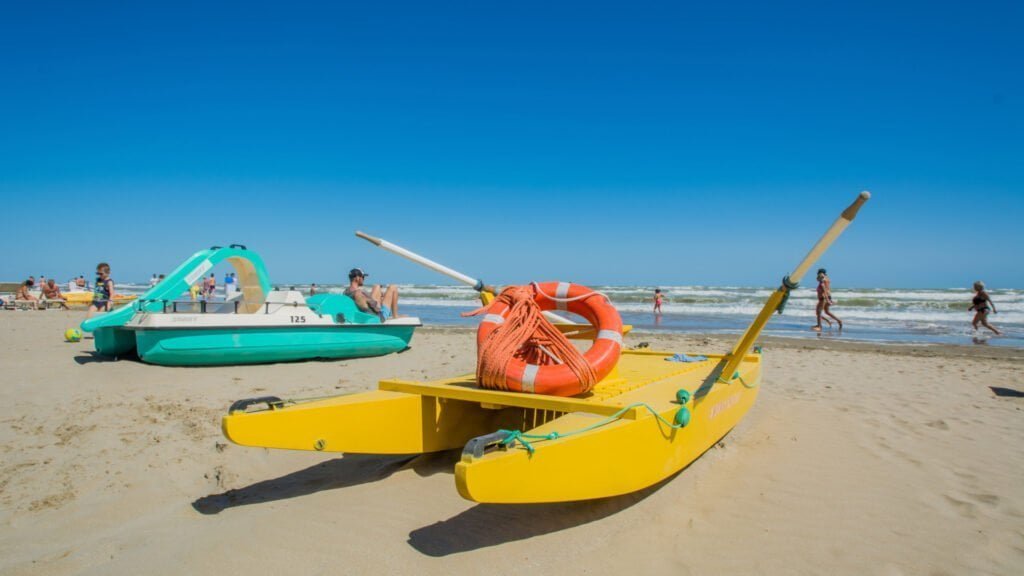 Pédalos sur la plage de Riccione