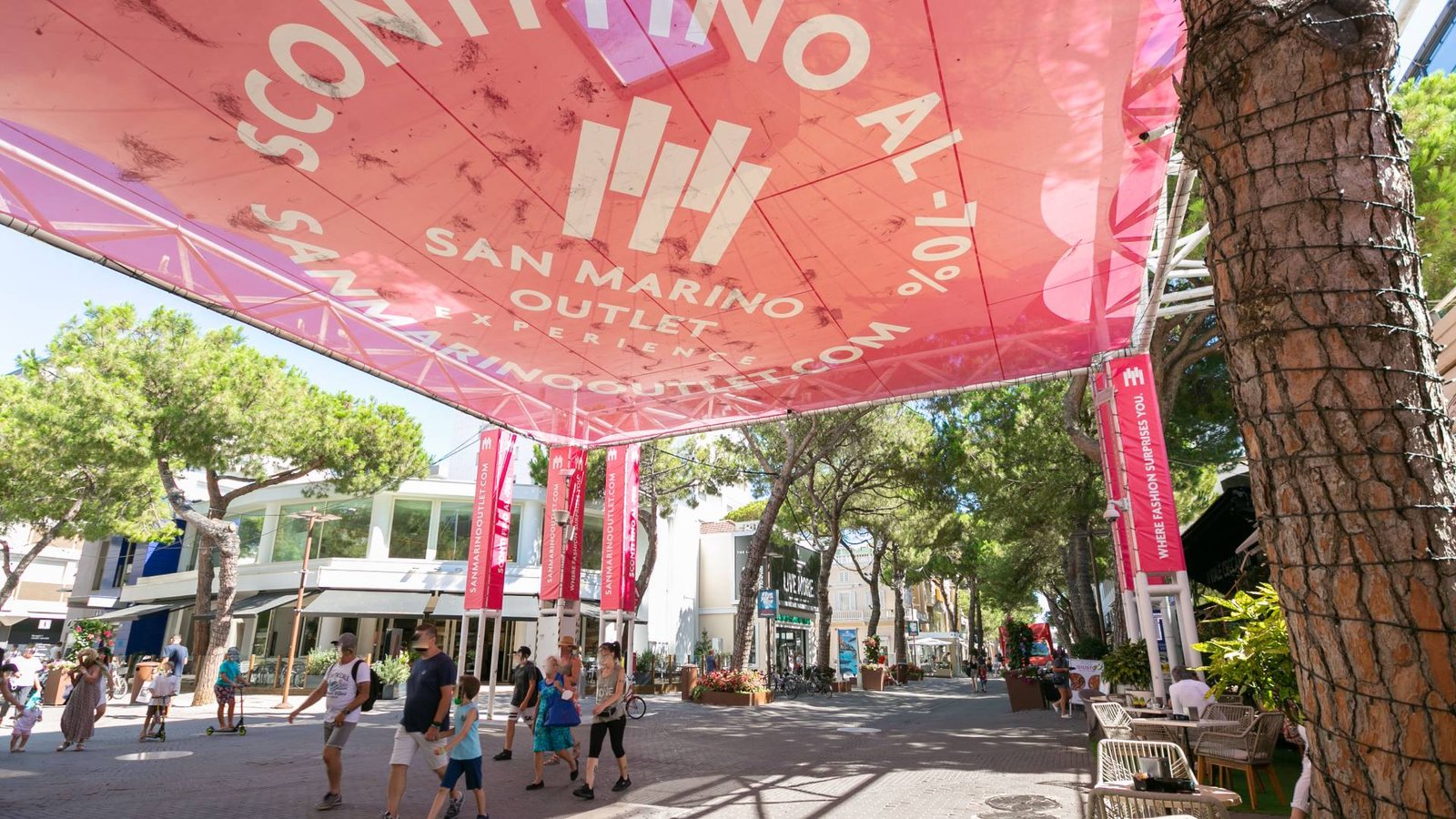 Viale Ceccarini Detail