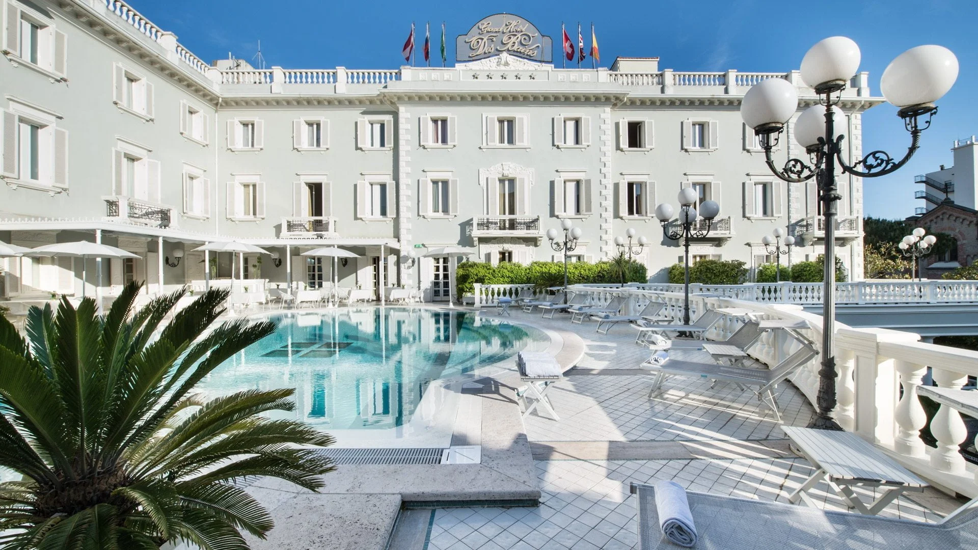 Hotel mit Swimmingpool