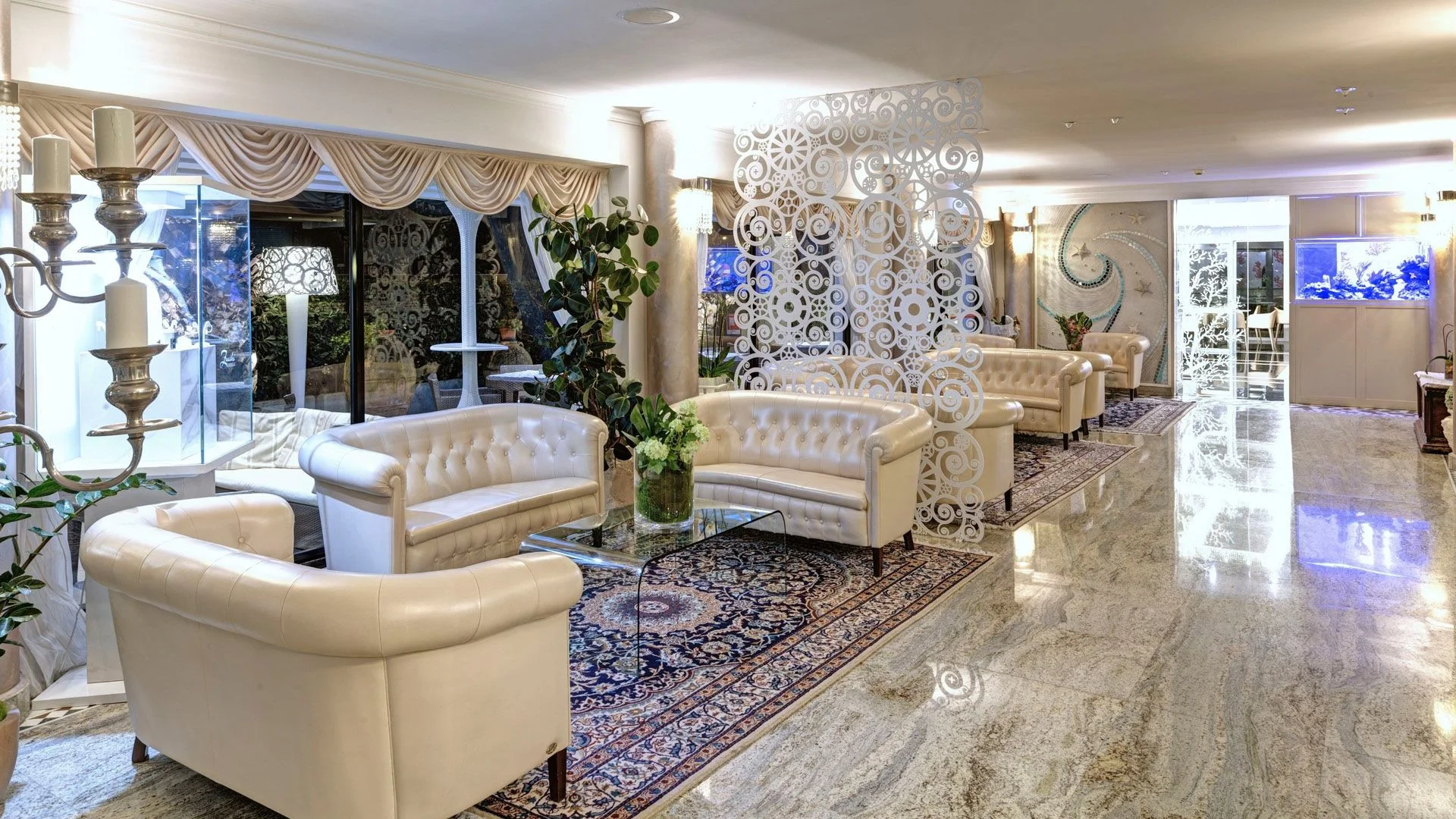 Hall avec canapés
