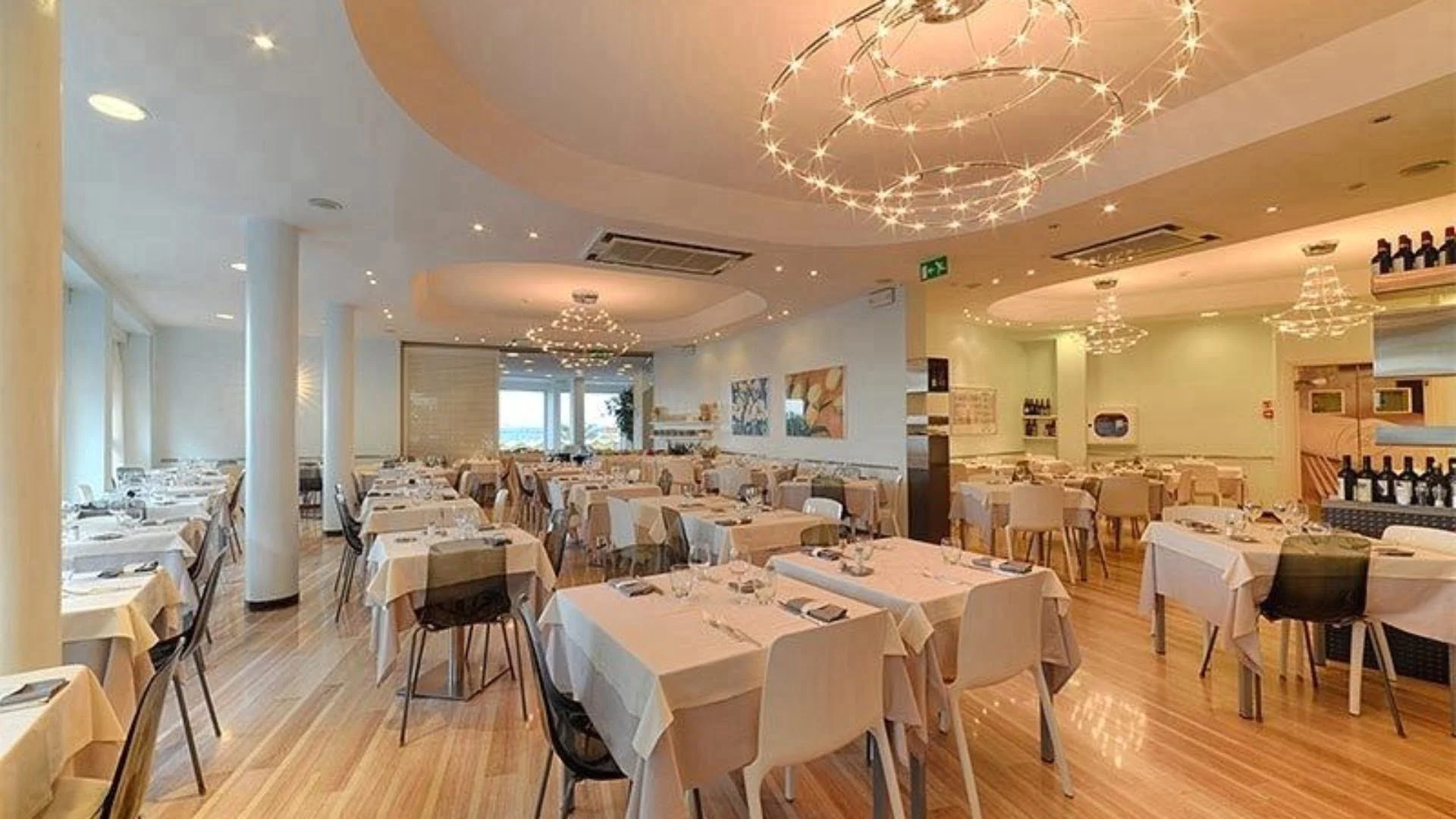 Restaurant hall