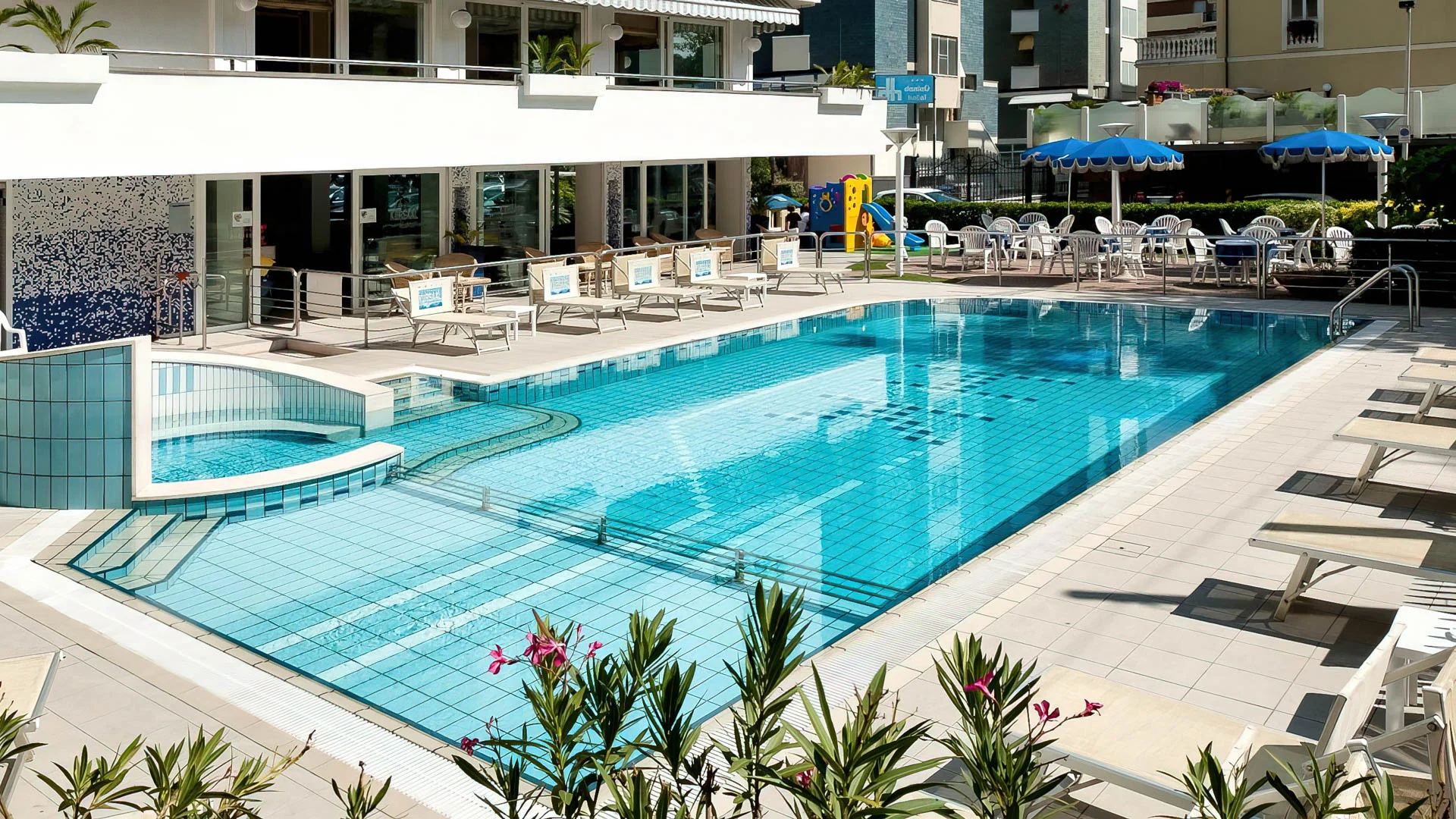 Piscina con idromassaggio
