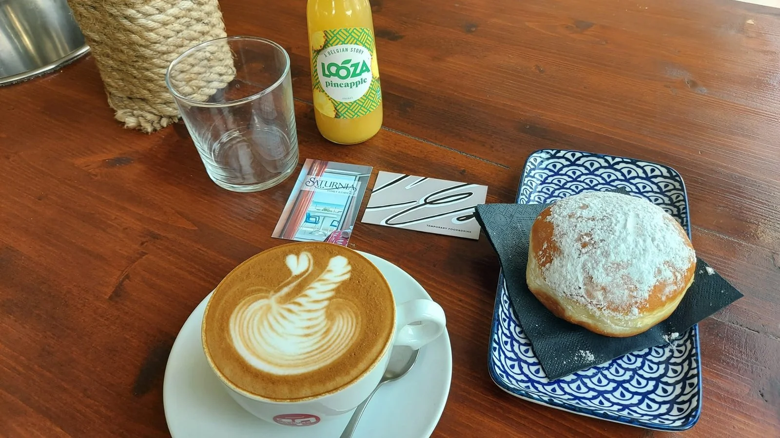 Petit-déjeuner au bar partenaire