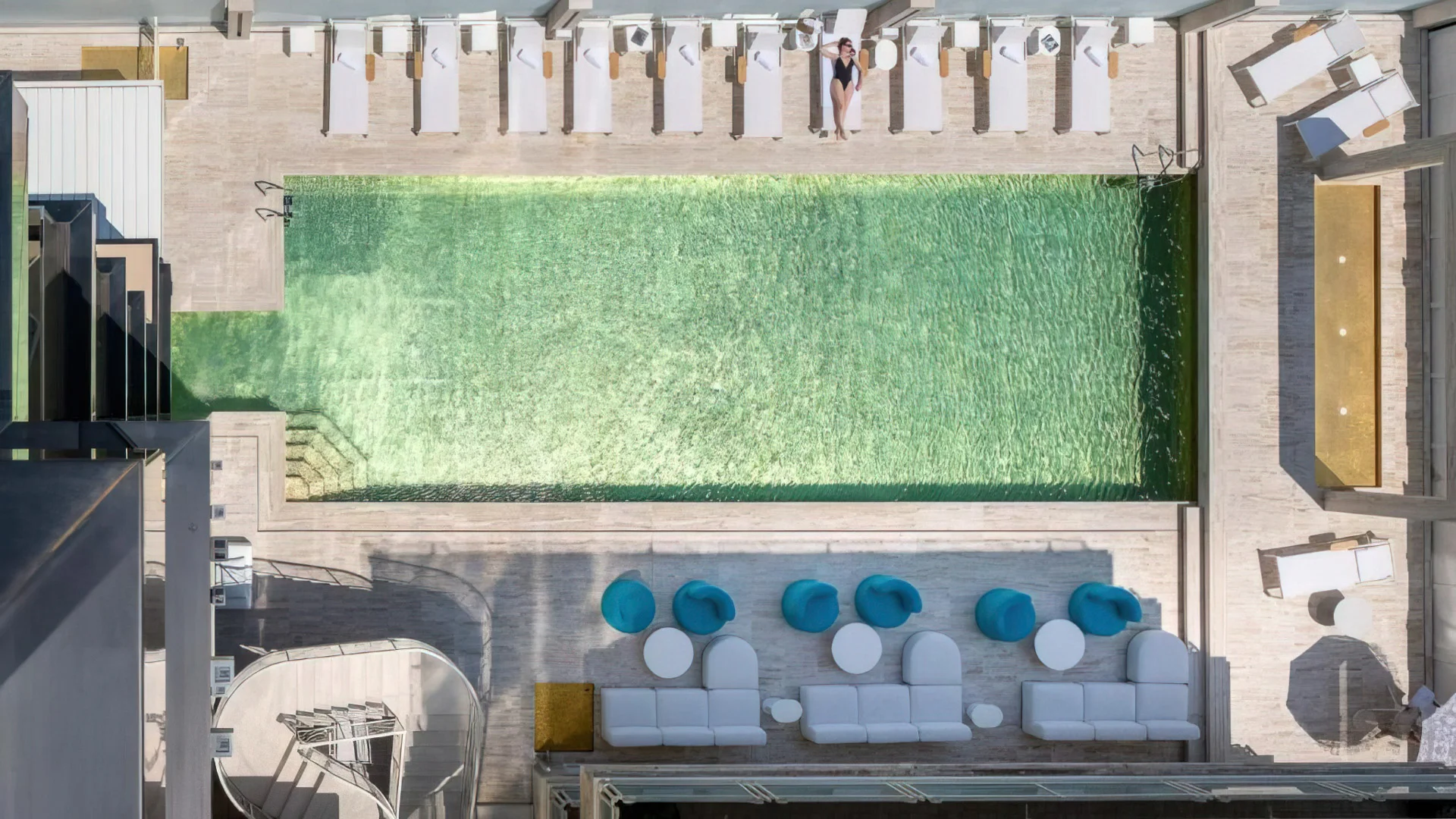 Piscina con solarium