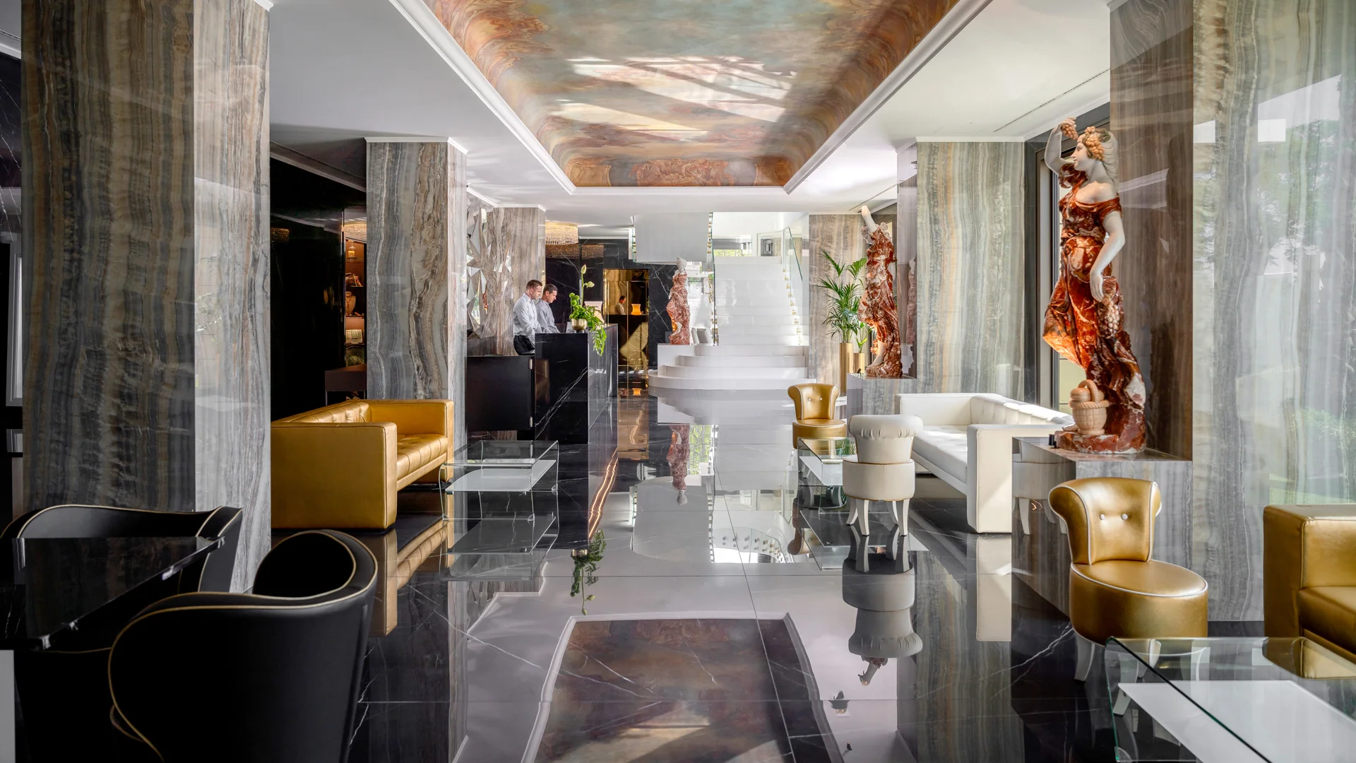 Lobby con reception
