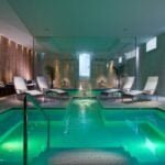 Piscina idromassaggio in spa