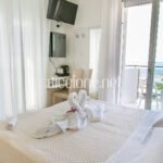 Camera con balcone vista mare